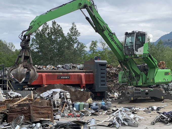 Aperçu des activités de la casse automobile LELIEVRE RECYCLAGE située à LA ROCHE-DE-RAME (05310)